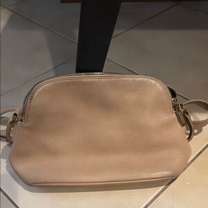 Elegant Tan Leather Crossbody Bag